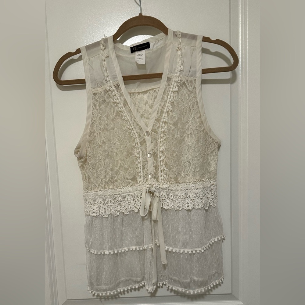 KdL signature ivory lace top size m